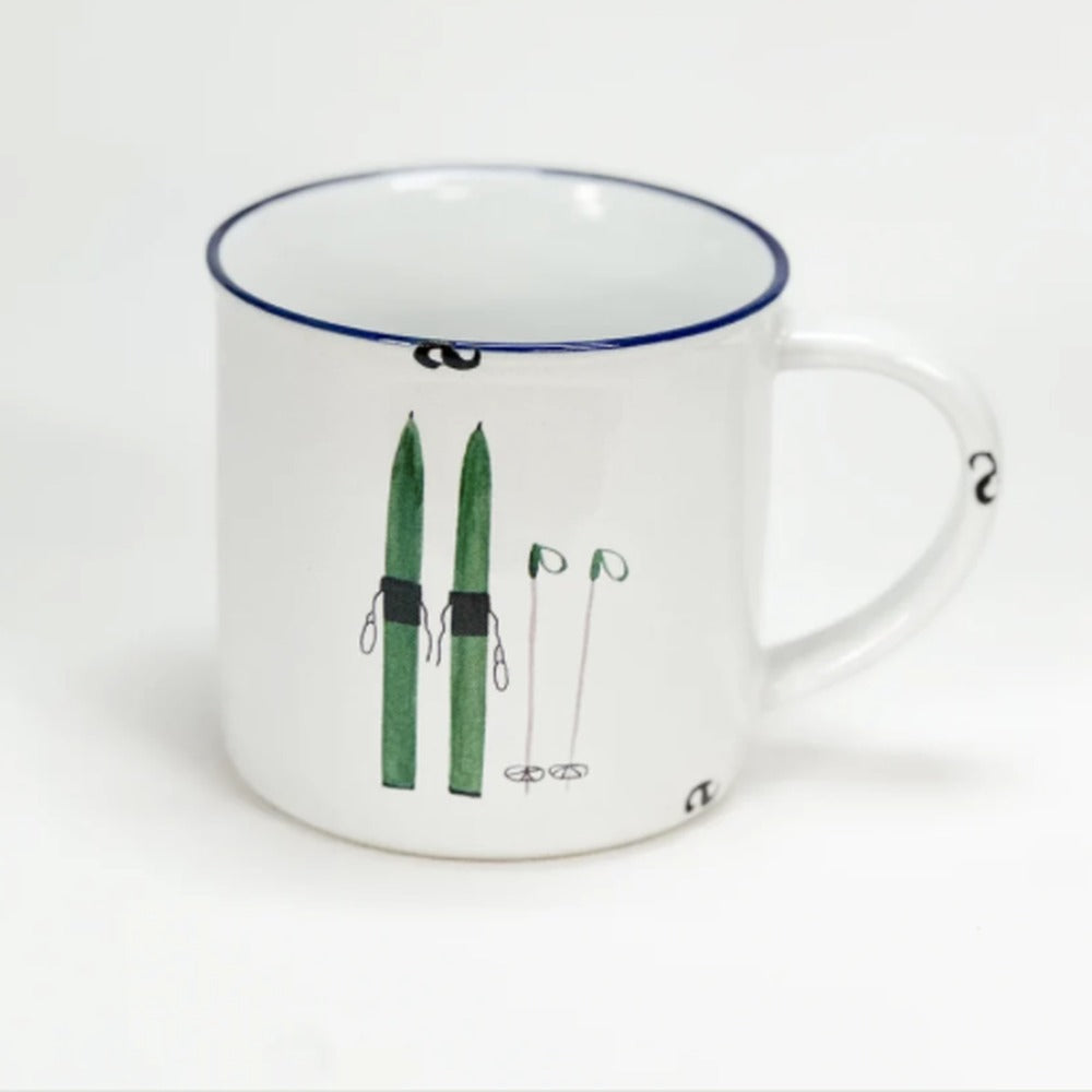 Tasse Skier grün: weiße Emaille-Tasse mit grünen Skiern und Skistöcken