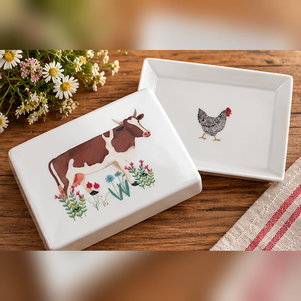 Butterdose mit Huhn auf der Unterschale