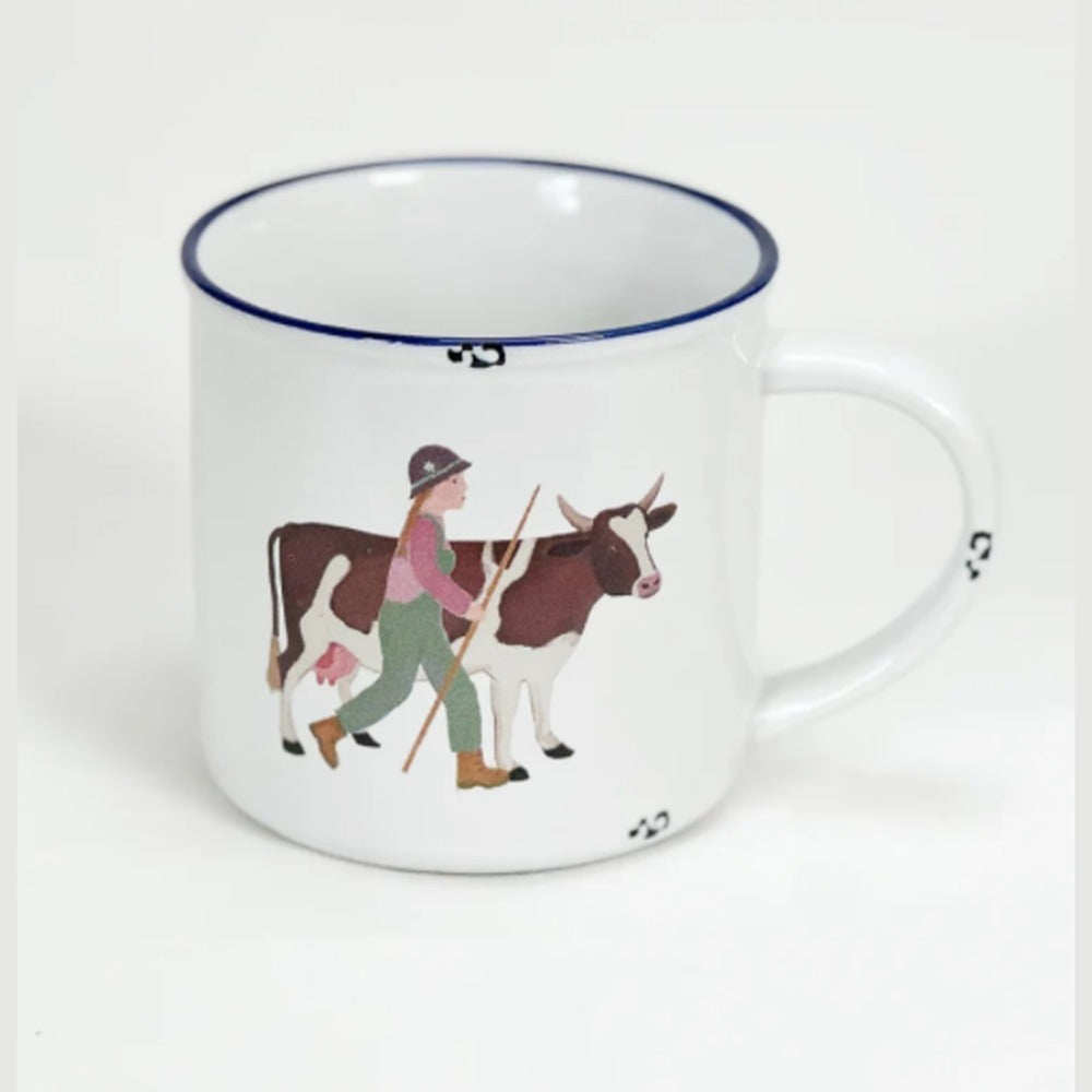 Tasse Sennerin: weiße Emaille-Tasse mit Sennerin im grünen Gewand und brauner Kuh