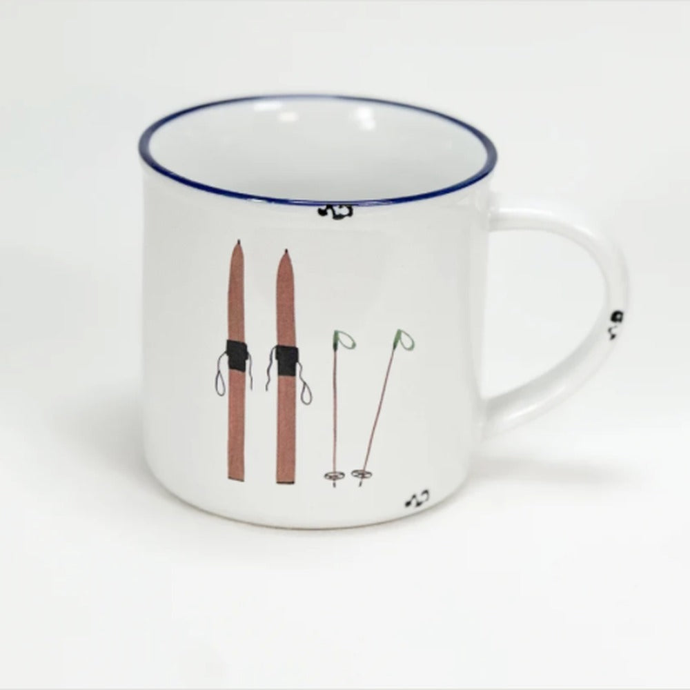 Tasse Skier braun: weiße Emaille-Tasse mit braunen Skiern und Skistöcken