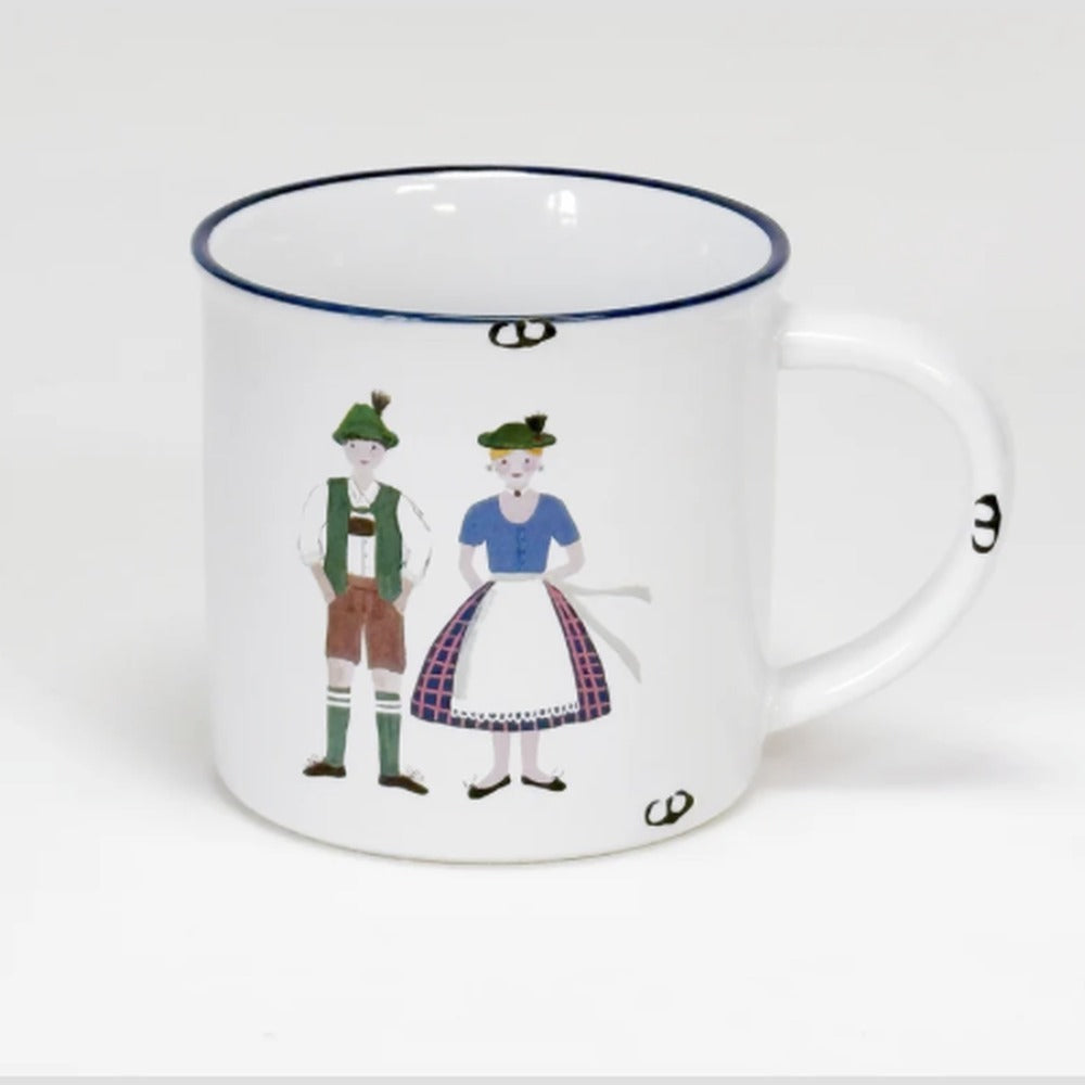 Tasse Trachtenpaar: weiße Emaille-Tasse mit Mann in Lederhose und Frau im Dirndl